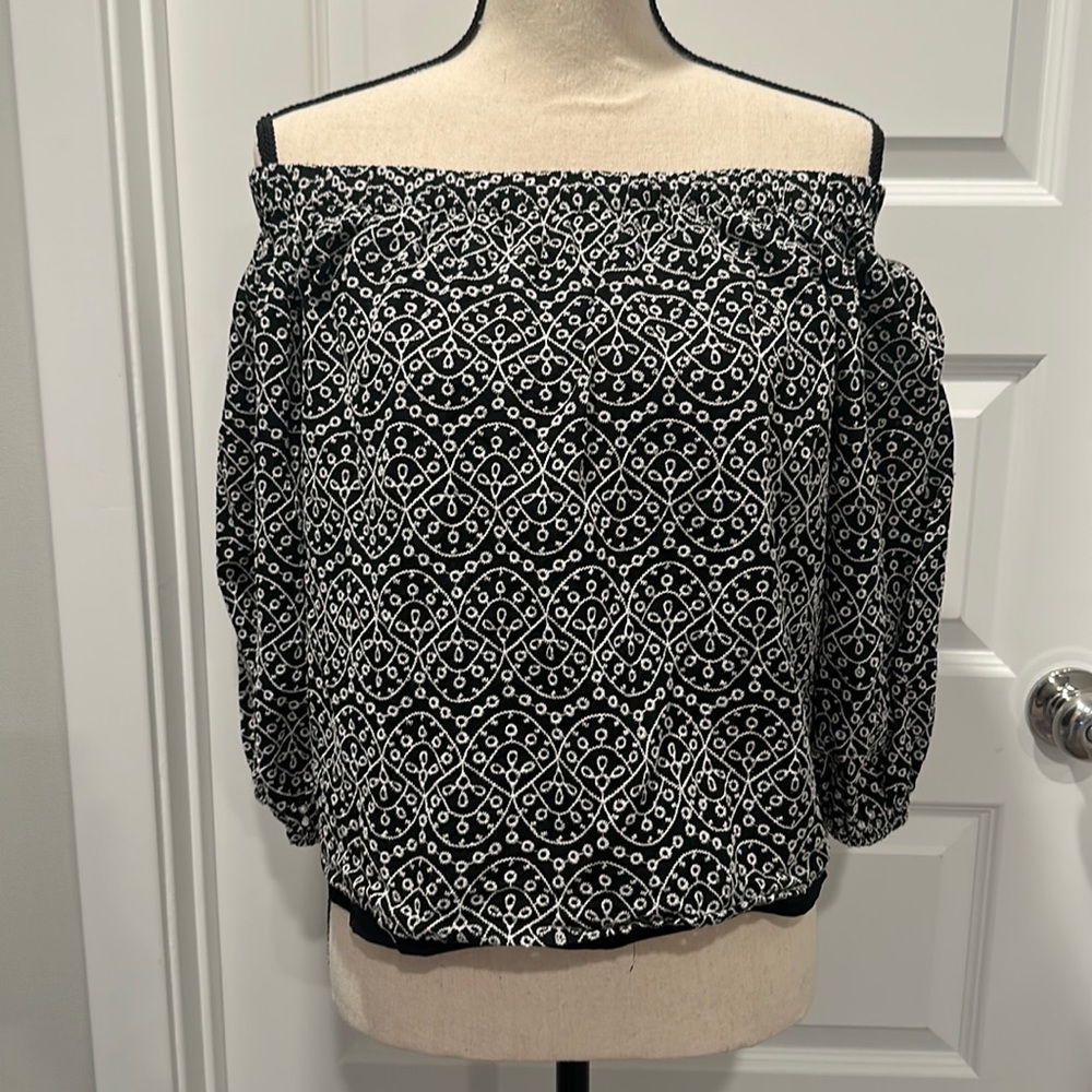 Off Shoulder Top​
